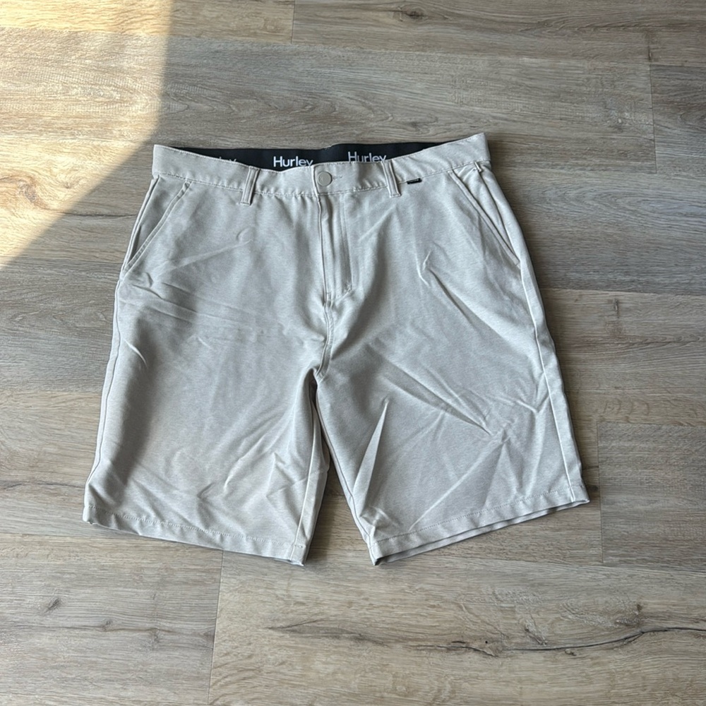 Hurley/shorts/tan/khaki